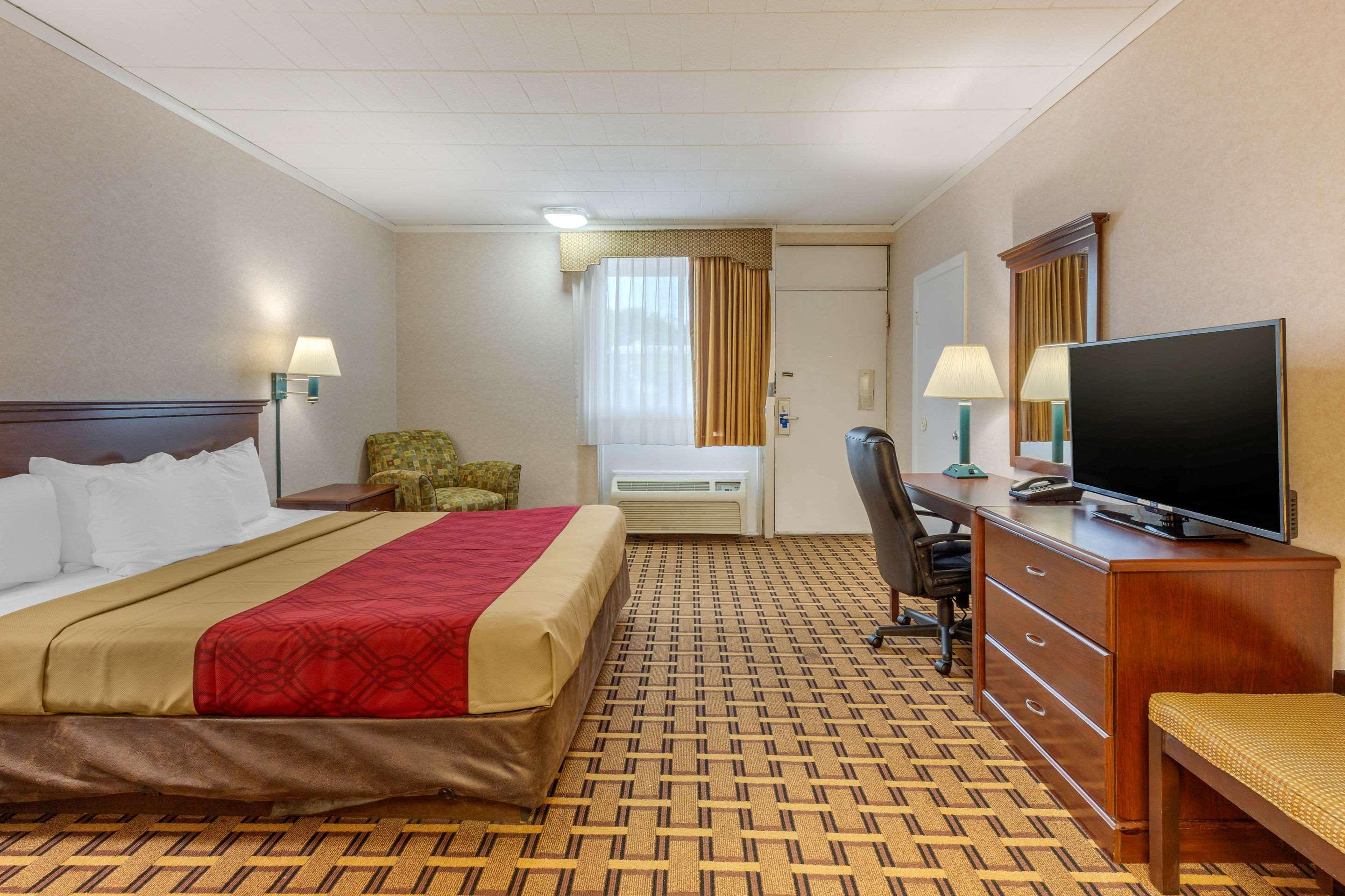 Rodeway Inn Mystic Bagian luar foto