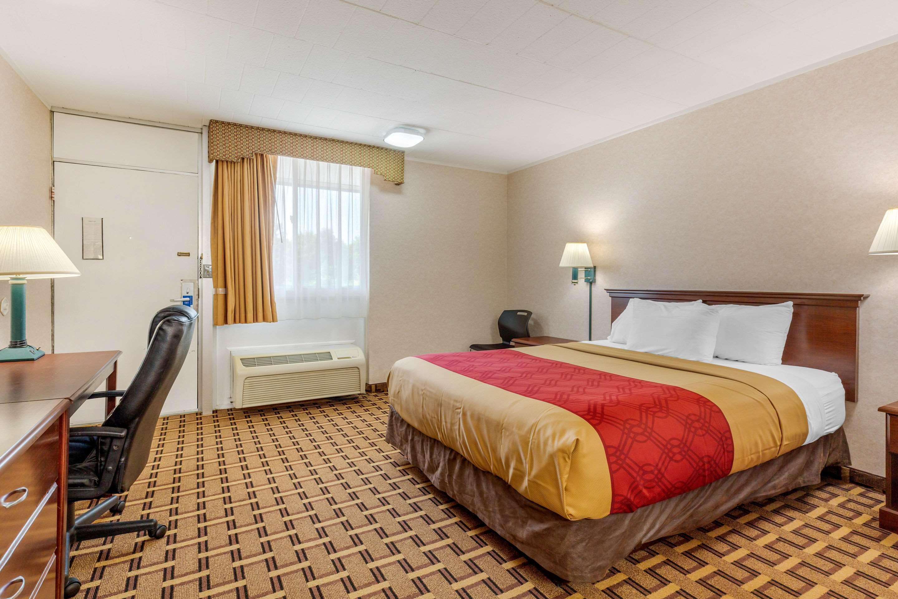 Rodeway Inn Mystic Bagian luar foto