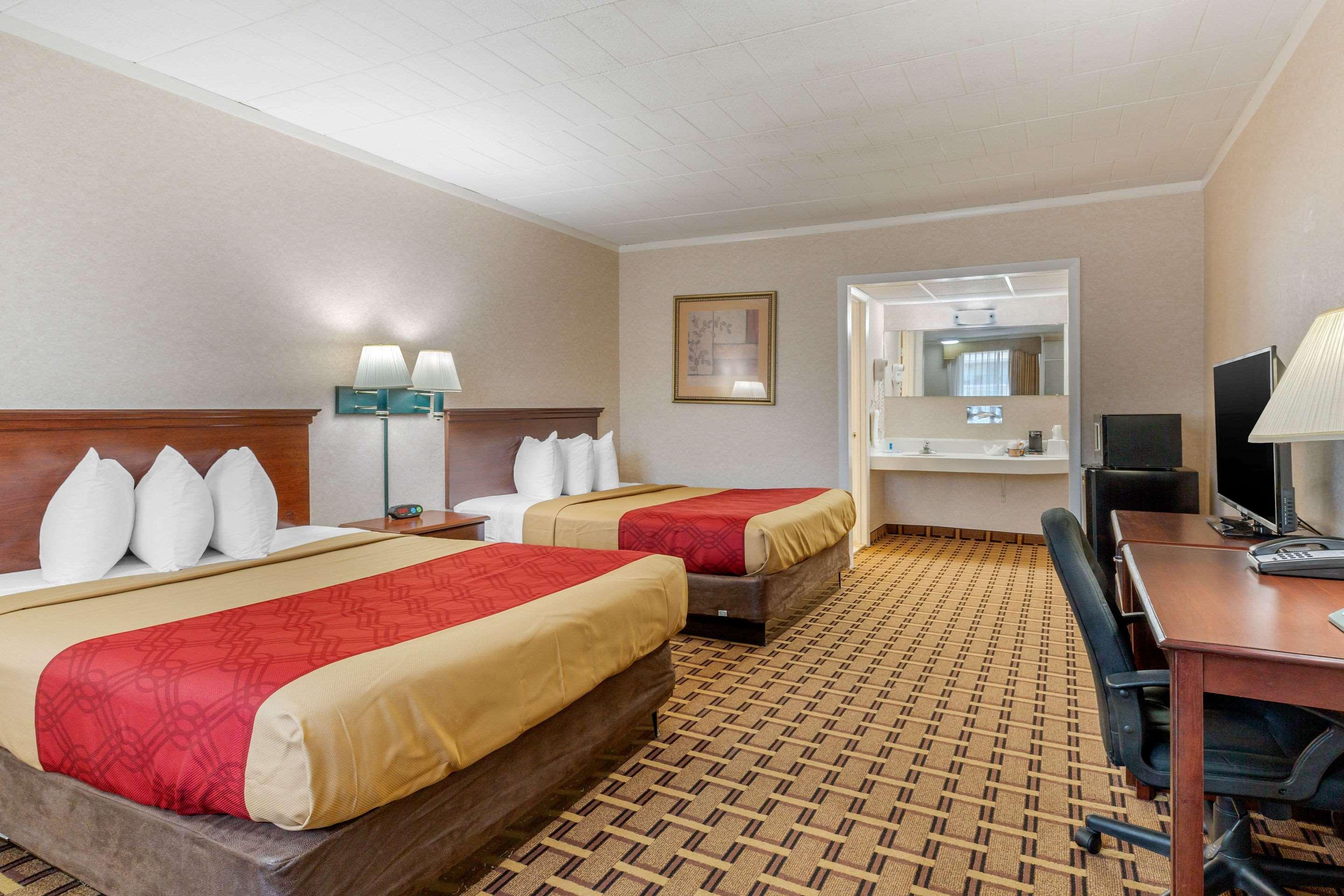 Rodeway Inn Mystic Bagian luar foto