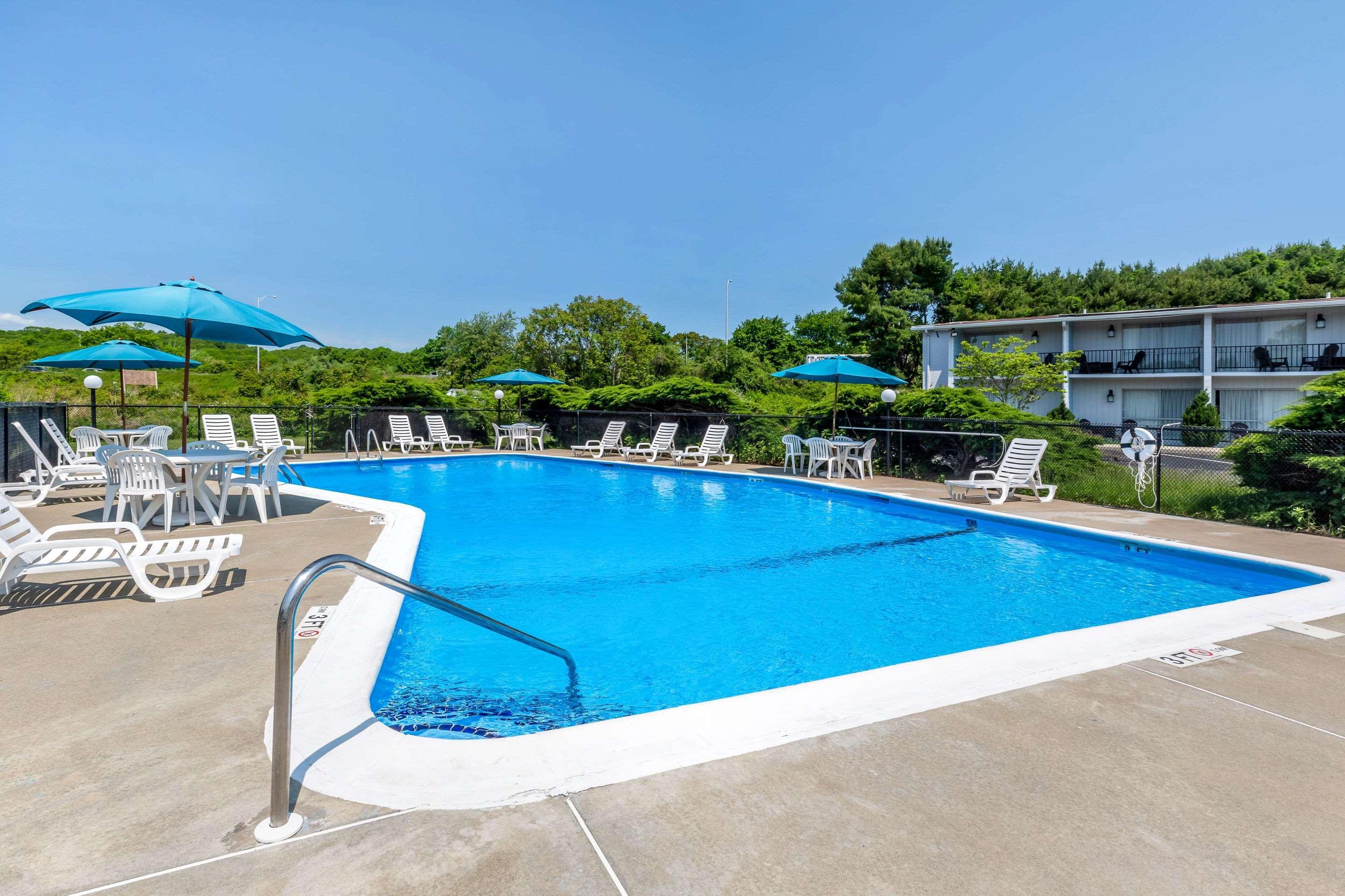 Rodeway Inn Mystic Bagian luar foto