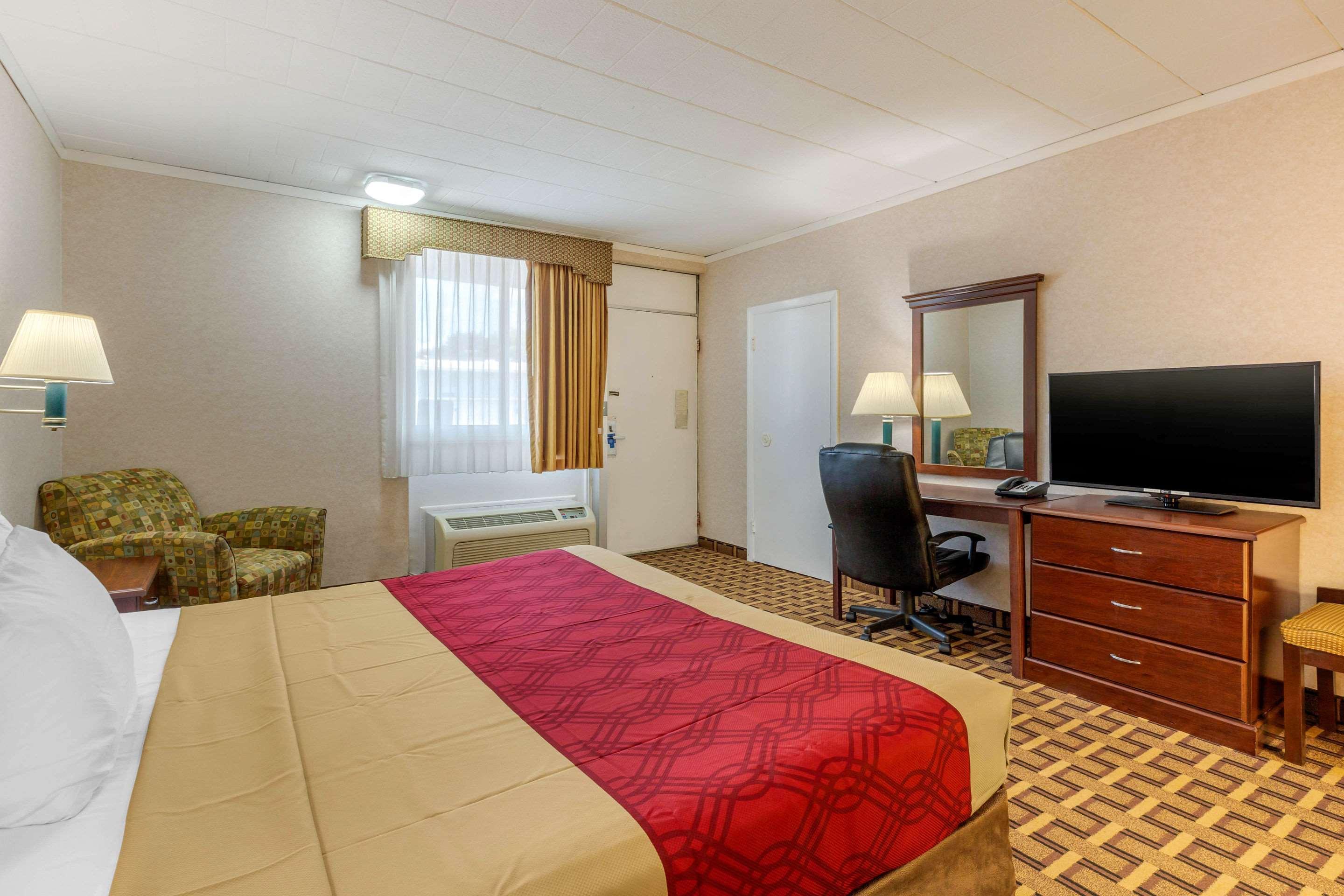 Rodeway Inn Mystic Bagian luar foto