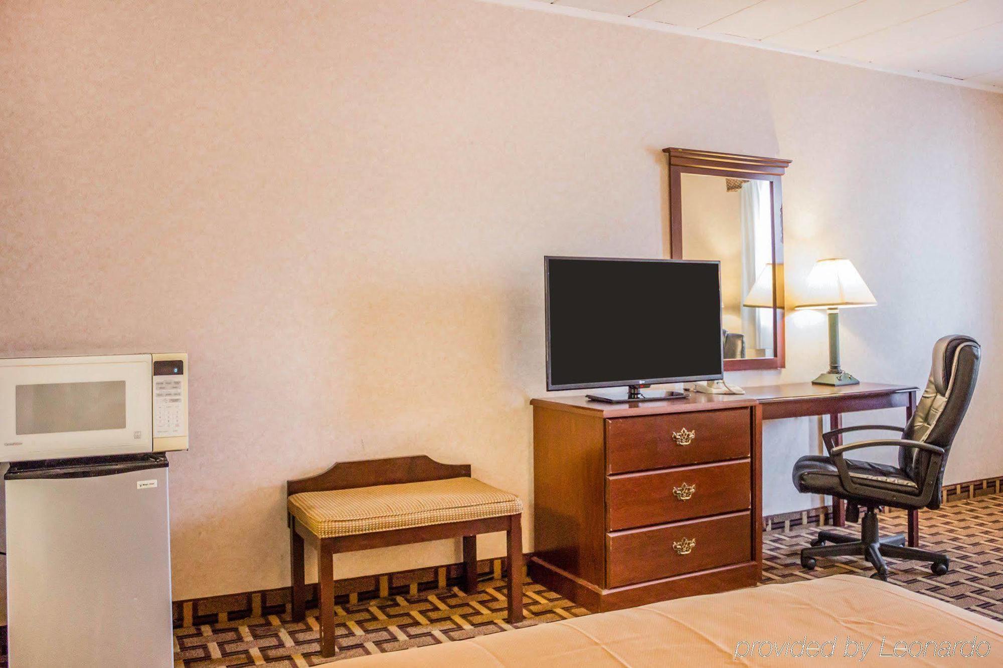 Rodeway Inn Mystic Bagian luar foto