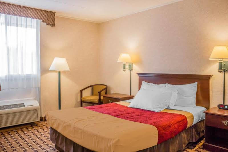 Rodeway Inn Mystic Bagian luar foto