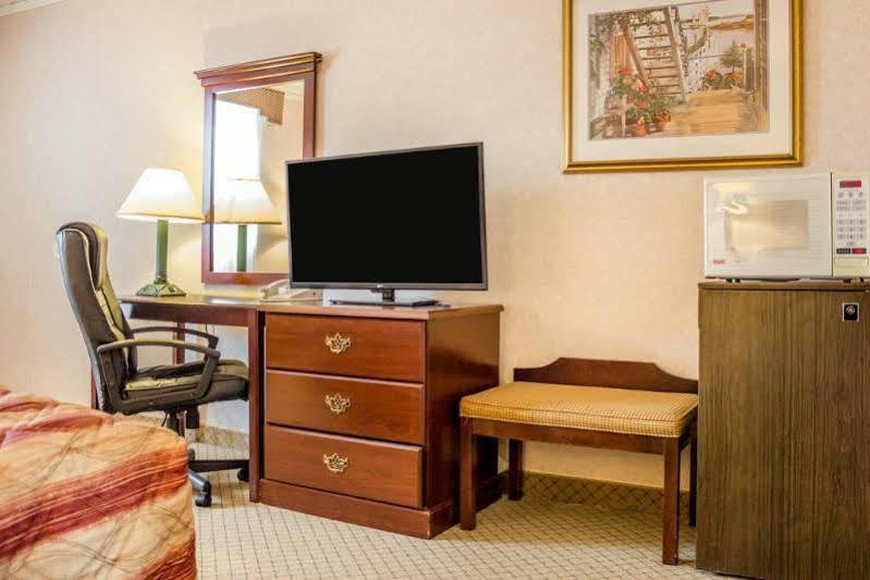 Rodeway Inn Mystic Bagian luar foto