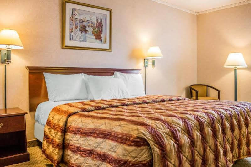 Rodeway Inn Mystic Bagian luar foto