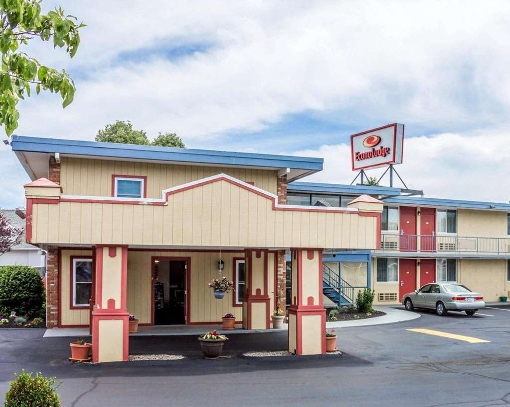 Rodeway Inn Mystic Bagian luar foto
