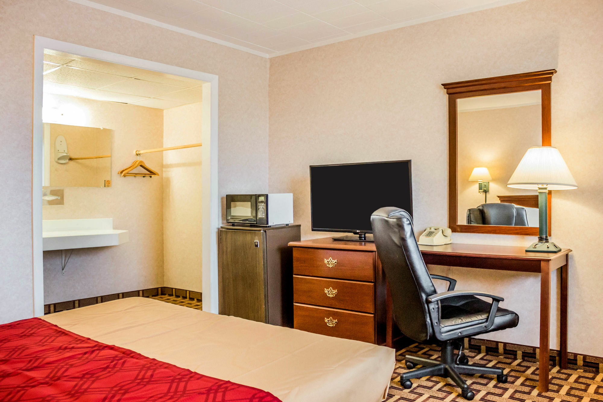 Rodeway Inn Mystic Bagian luar foto