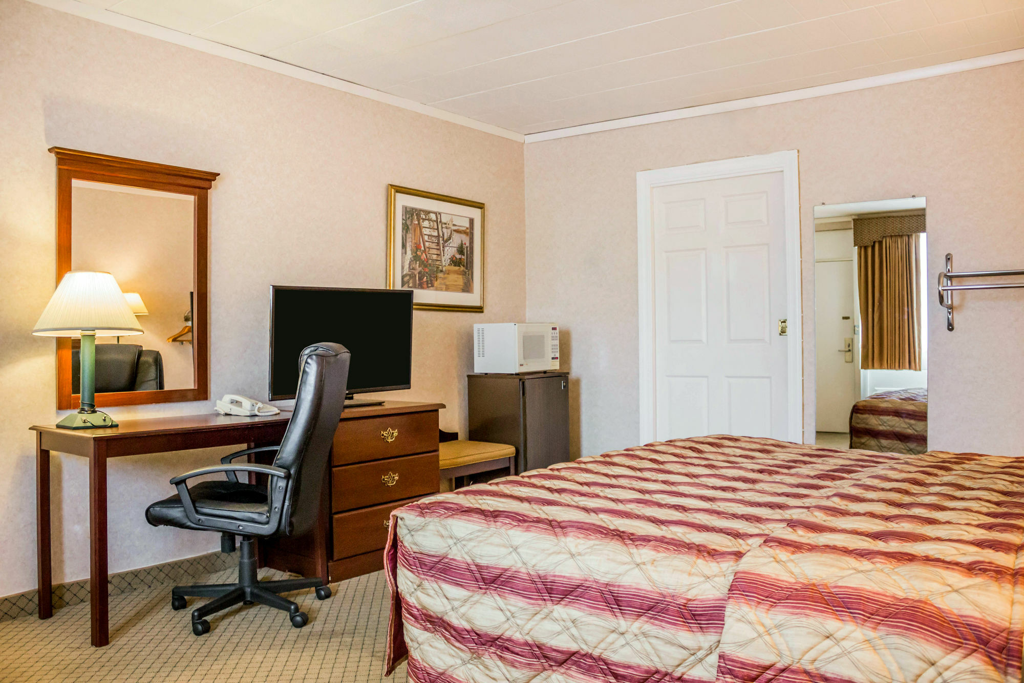 Rodeway Inn Mystic Bagian luar foto