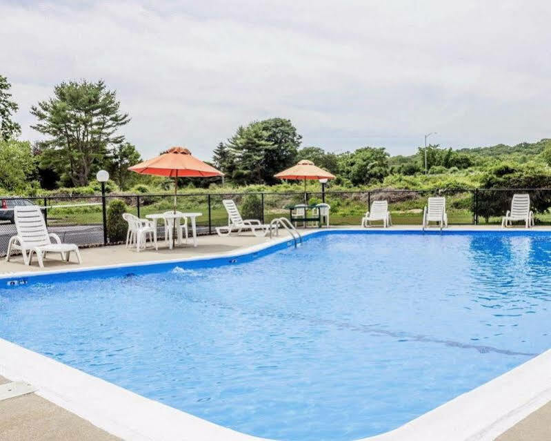Rodeway Inn Mystic Bagian luar foto